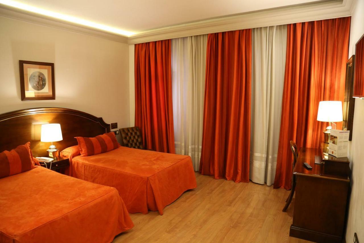 Double or Twin Room,779152581:JPEG